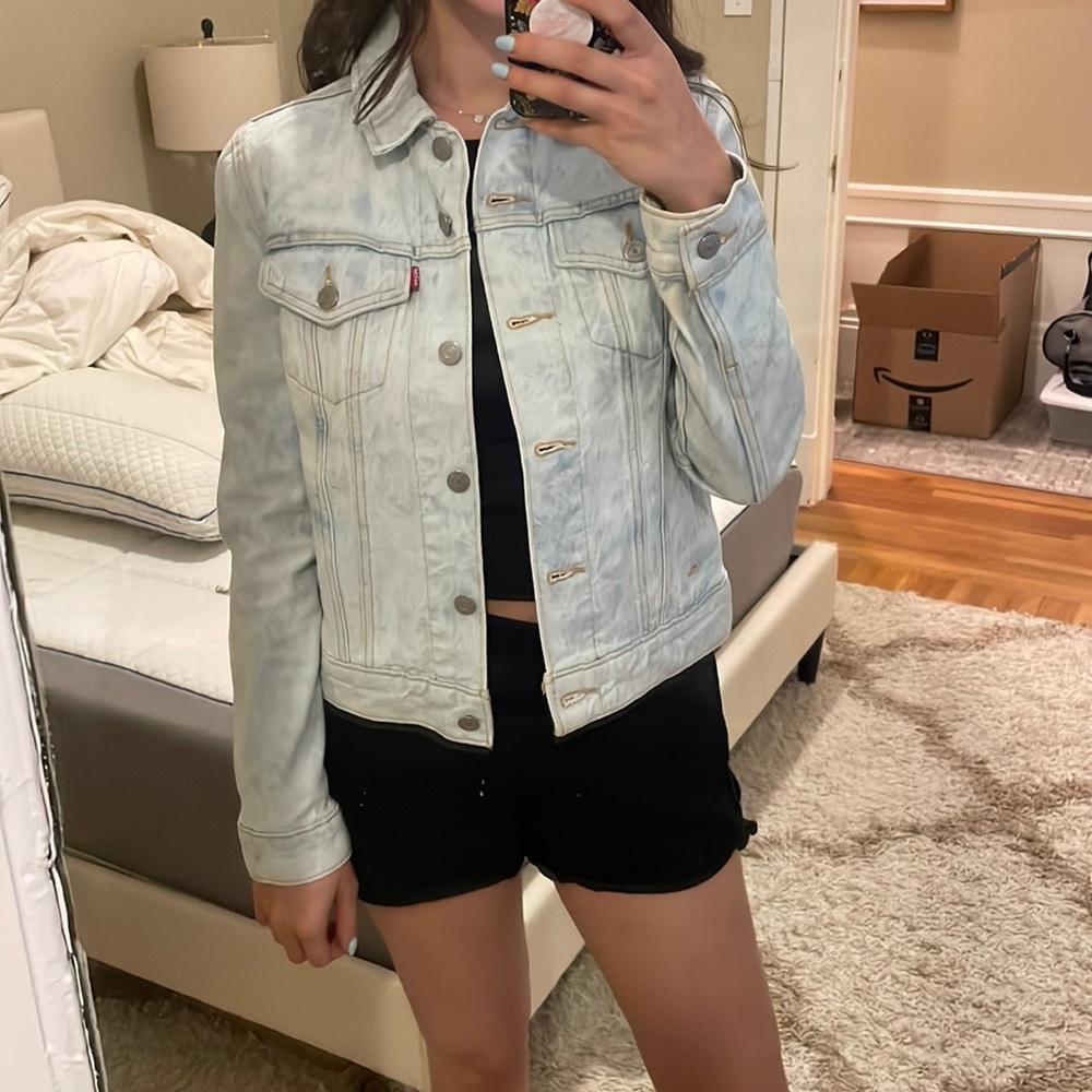 Acid wash denim jacket women’s size small